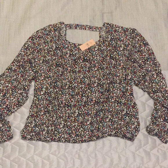 Loft V Back Crop Popover Top - Picture 2 of 3